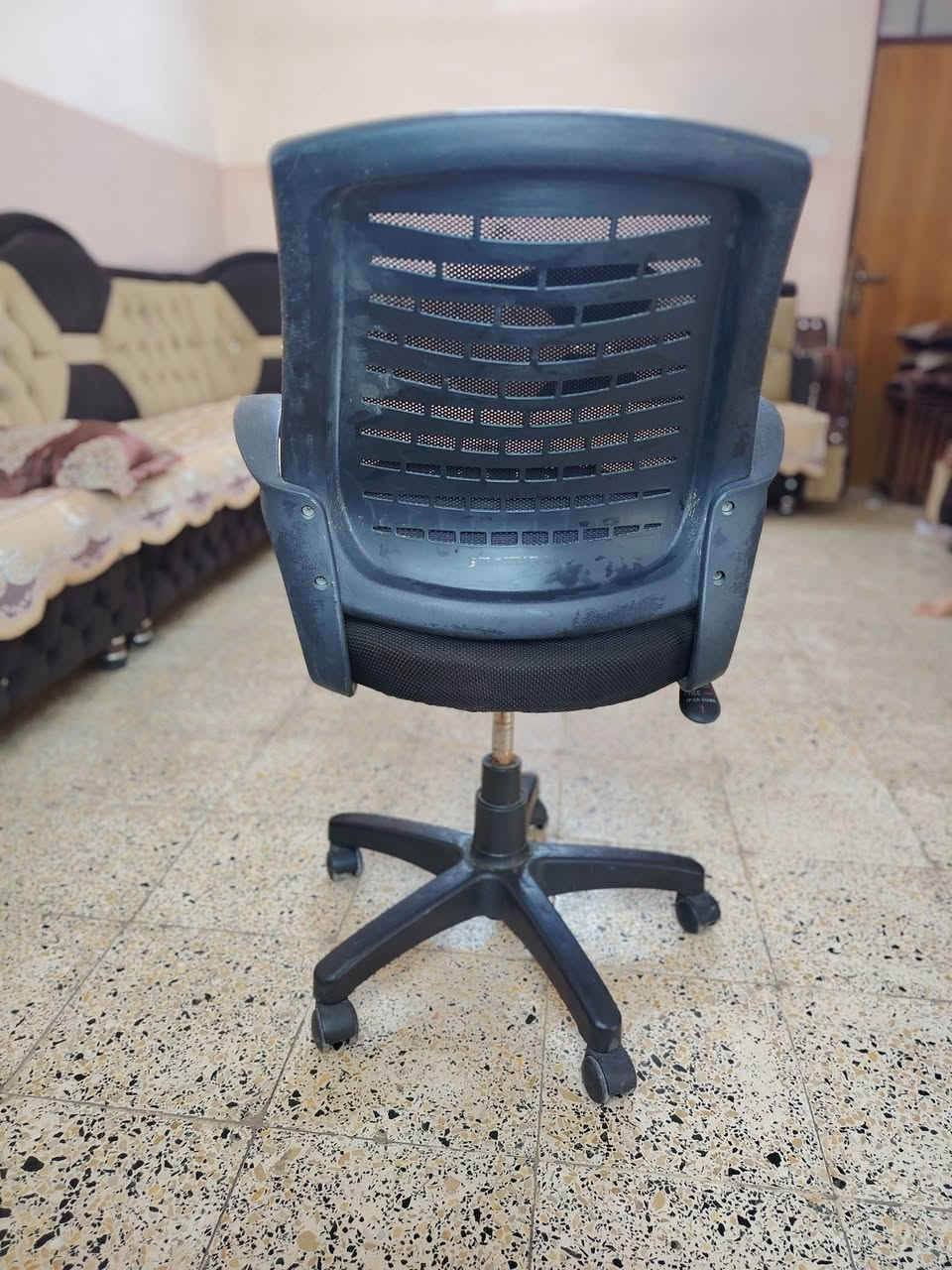 متاح كرسي دوار بحالة جيدة جدا
$ 35  الف
للتواصل
***********
***********
