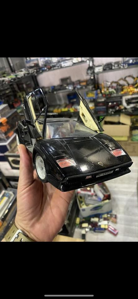 من السيارات الرياضية للموديلات الثمانينات من القرن الماضي والتي تم انتاجها في عالم المصغرات عام 2013 على اعتبارها أصبحت من الكلاسك من شركة بوراكو الايطالية العالمية لصناعة المصغرات للسيارات الرياضية متوفر الان سعر القطعة فقط 55 الف حجم 1/18 بمعنى مابين 25 الى 30 سم


**إذا كنت صاحب هذا الإعلان وتريد حذفه لأي سبب، رجاءا أرسل رسالة إلى الدعم الفني**