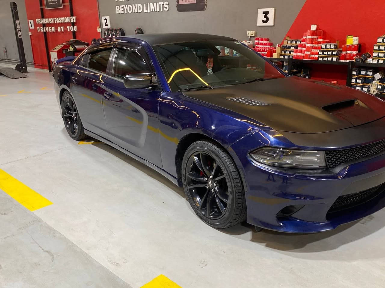 السلام عليكم
دوج چارجر مديل 2017 

السياره خليجيه

محدثه كت كامل srt دعاميات وبنيد 

السياره بيها قطعتين هنا بالعراق صبغ اثر شخوط مو ضربه !! 

جاملغ السايق وباب صبغ 

وبيها بارد مگادر شبر بالجاملغ الامامي الايمن 

ماشيه 82 الف 

السعر 174 

مكان السياره نجف 

***********

رقم اربيل عندي بيها وكاله عامه مطلقه بأسمي مداور ثاني يوم
