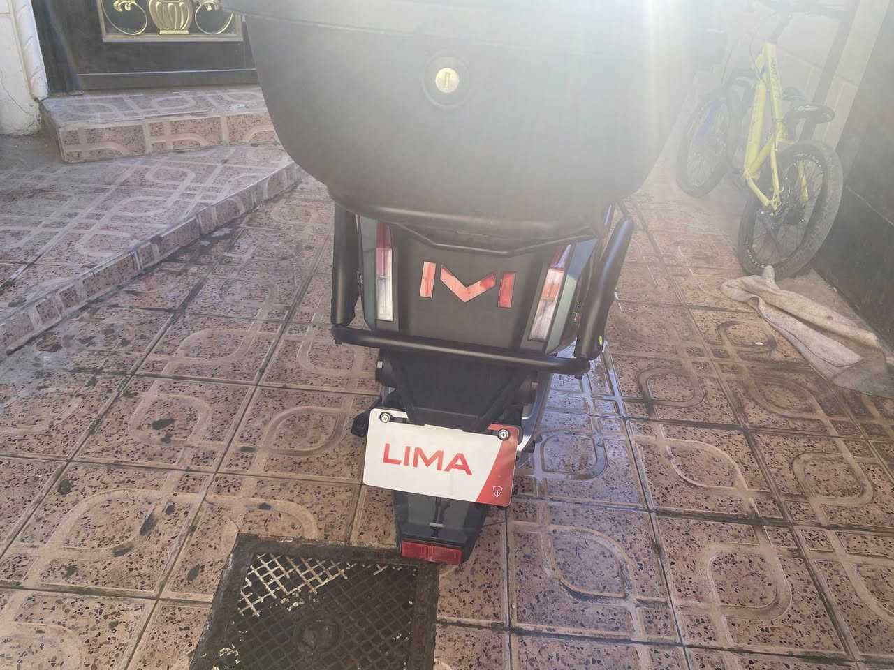 سلام عليكم دراجه شحن بعدها جديده ماشيه 823 كيلو فقط 3 نمر سرعتها 80 جديده جدا 2 بصمه تشغيل بل رمونت 
السعر مليون و100 
مكاني بغداد جكوك
الاتصال ***********
