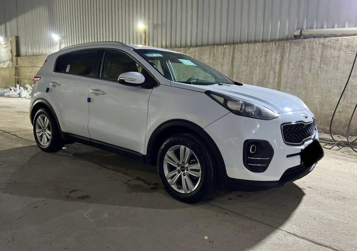 السلام عليكم
كيا سبورتج 2018 خليجي
ماشيه 106 
رقم اربيل انكليزي  تريد تحويل تريد وكاله
السياره بيها خشم البنيد فقط ونفسه مصلح ومصبوغ فقط فقطط
السياره مابيها اي ملاحضات 
سونار البارحه سويته وتريد تجي وتسوي سونار هم ماكو مشكله
غير البنيد مكفوله كفاله عامه والسياره كلش حلوه ونضيفه واحلى من الصور وتجي وتشوفها

محرك 2000 دوش
نص فول
مواصفات عاديه
سويج 
حساس امامي 
حساس خلفي
كامره خلفيه
وباقي المواصفات المعروفه
السعر 158
مكاني بابل حله
‭٠٧٨٦ ٣٩٠ ٣٧٥٦
