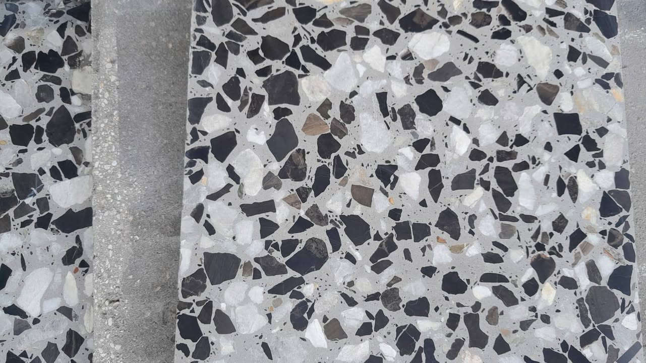 ​🌙 [معمل الماس ] يهنئكم بحلول شهر رمضان المبارك 🌙
بيتك محتاج ترتيب قبل العيد؟ حديقتك وسقفك يستاهلون الأفضل! 🏠✨
​لأننا نعرف أن "البيت هو الراحة"، جهزنا لكم أجود أنواع الشتايكر والمقرنص وبقية مستلزمات البناء والديكور الخارجي بأسعار المصنع وبأعلى المواصفات.
​💎 قائمة منتجاتنا (جودة وتحدي):
​✅ شتايكر السطح: قياسات (80×80) و (60×40) - عزل وقوة ومتانة.
​✅ الأناقة السداسية: شتايكر ملون سداسي يغير شكل الحديقة.
​✅ المقرنص والرصيف: أشكال وألوان تناسب ذوقك.
​✅ الكاشي والموزاييك: تشكيلة واسعة من المرمر والكاشي الفاخر.
​✅ لمسات الحديقة: مصاطب مريحة، سنادين مودرن، و "لاين" حدائق مميز.
​✅ الأساسيات: بلوك وسواقي بكل القياسات.
​🔥 عرض "خير رمضان" الخاص 🔥
​بمناسبة الشهر الفضيل، نعلن عن عرضنا الخاص لكل الحجوزات خلال شهر رمضان:
​ على طلبيات المقرنص والشتايكر.
🎁 
​📍 العنوان: بغداد - الكمالية
📞 للحجز والاستفسار (واتساب أو اتصال): ***********
​[معملنا.. حيث تجتمع الجودة مع الأمانة]
