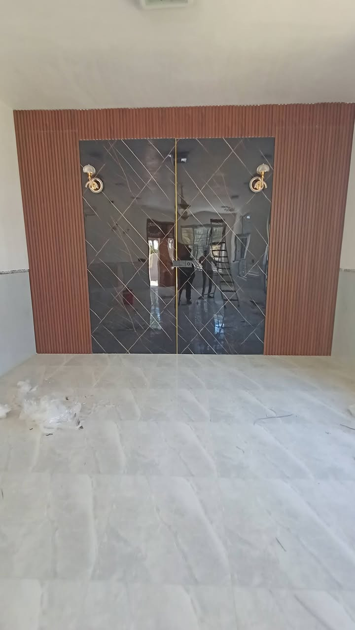 يا لله نعم في جميع ان. انواع الديكور
ديكور بلازمه بديل الخشب   بديل الرخام 
تغليف بلاستك   الواح الشيبورد

جبس ما عليك بس تختار وحنه انفذ اطلب الون اليعجبك
عندك بيت قديم نعيده الك انسويه يخبل 

كل ما عليك تختار وبس 

ابو مصطفى السعيدي /***********

