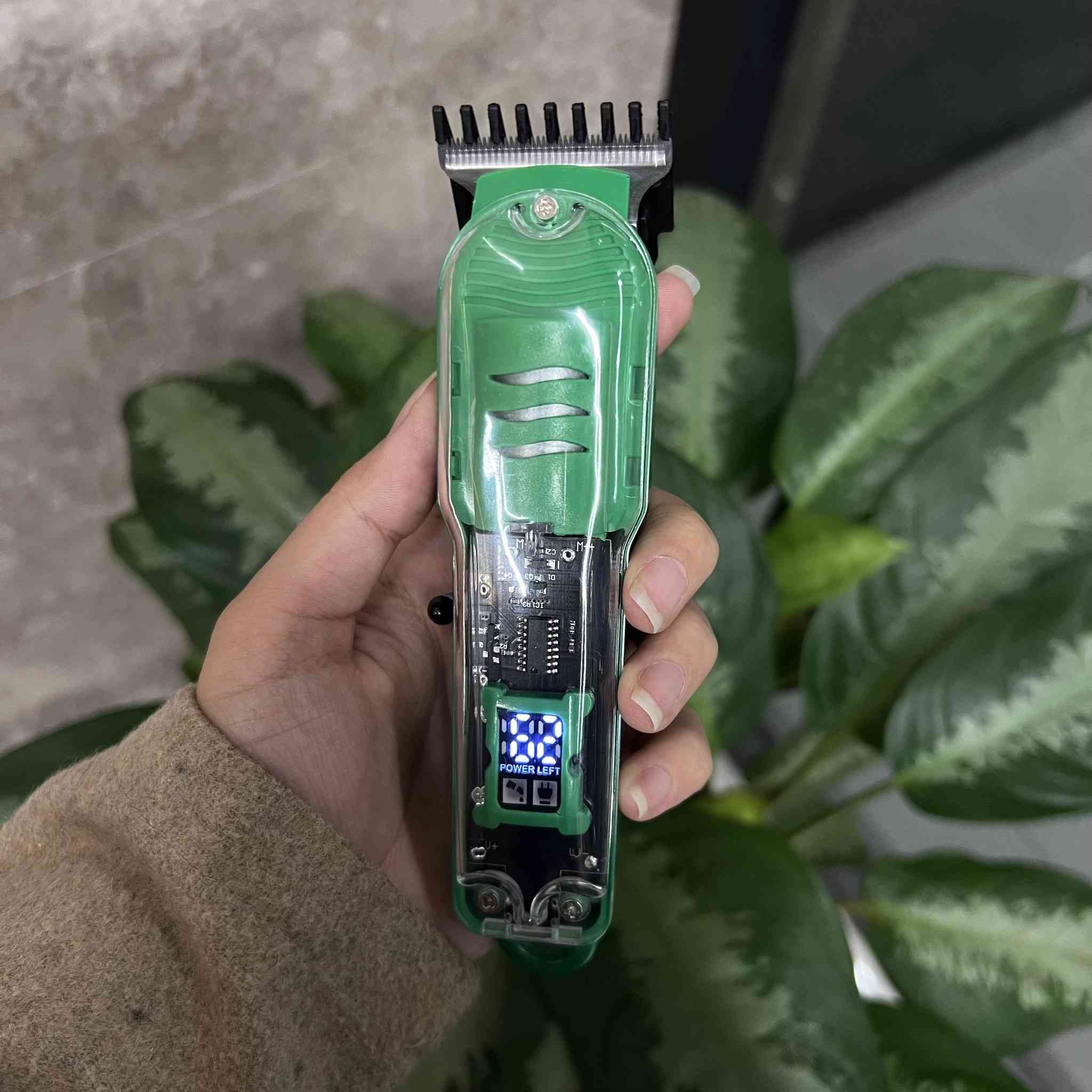 ✨ ماكينة الحلاقة الاحترافية LT-808 لإطلالة مرتبة دايمًا!

شاشة LCD توضح نسبة البطارية وحالة التشغيل 🔋
مناسبة للشعر واللحية والجسم ✂️
بطارية قوية تدوم حتى 180 دقيقة استخدام ⏱️
شفرة فولاذ كربوني حادة لحلاقة دقيقة ✨
شحن Type-C سريع وسهل 🔌

اختيارك المثالي لحلاقة نظيفة بدون تعب
وبسعر 13،500 والتوصیل مجاني 🟥🔥 
.
.
.
.
.
.
.
#الوابل #Al_Wabil #كركوك_الان #العراق_بغداد #الكترونيات #اكسسوارات_موبايل #توصيل_لجميع_المحافظات #فخامة_الاختيار


**إذا كنت صاحب هذا الإعلان وتريد حذفه لأي سبب، رجاءا أرسل رسالة إلى الدعم الفني**