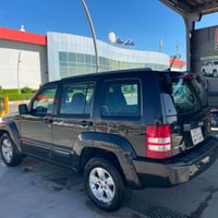 Jeep liberty 2011 ڕەش قەتران مەکینە 3.7 گێڕ و مەکینە دەبڵ ئەکسل  و تەب...