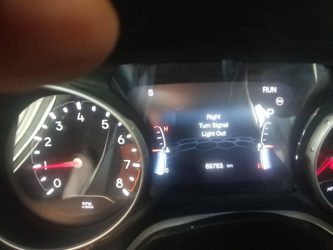 السلام عليكم
اخوان جيب كومباس ٢٠١٨ ماشيه ٧٢ الف ك متر المواصفات نص فول والضرر واضح بالصور السعر ١٢٥ والمكان بغداد للاستفسار ***********
