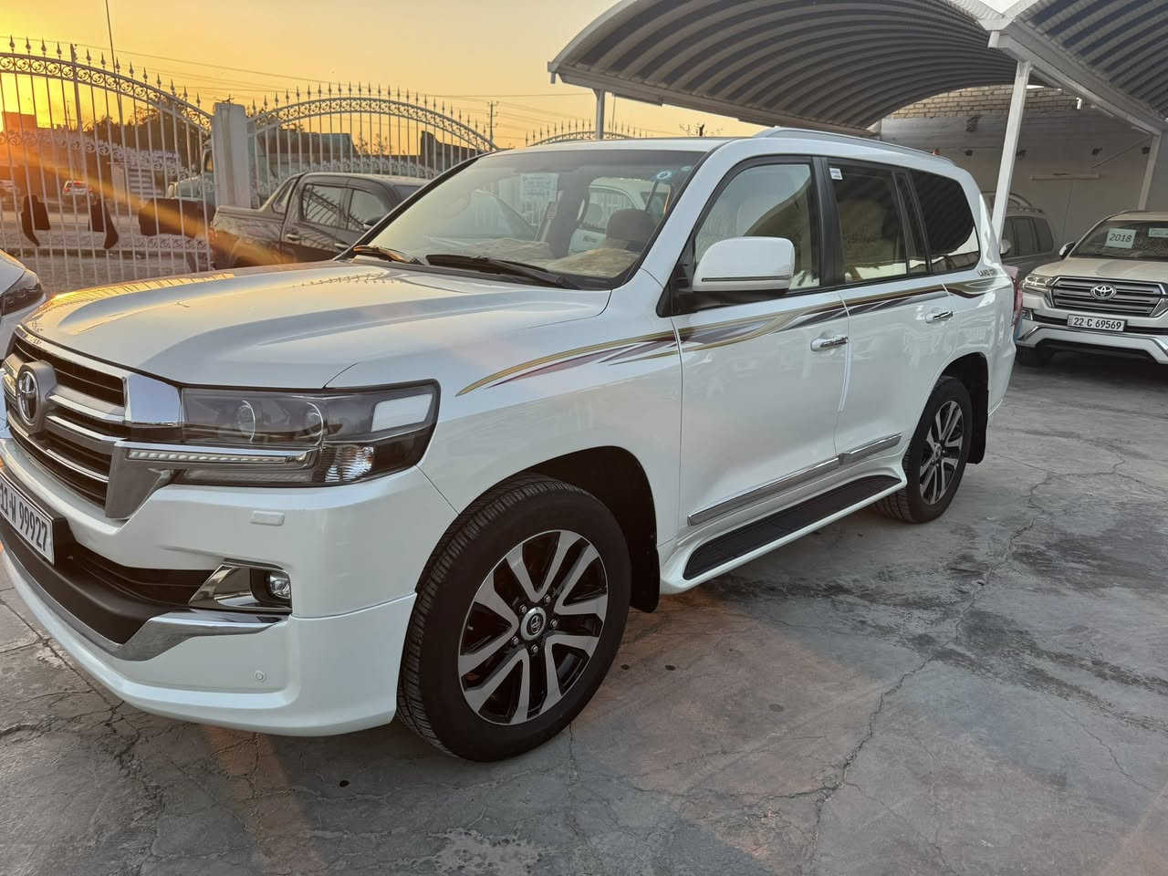 لاندكروز موديل 19 بريم اصل ماشيه 118 حقيقي رقم بغداد 8 سلندر 4700 كشنات كهرباء جنطه كهرباء عداد اليزري بيه شبر صبغ الباقي مكفول السعر 485 وبيه مجال لاستفسار ***********
