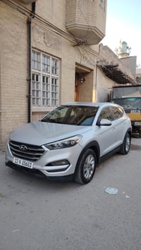 توسان موديل 2018محرك 2400  ضرر بنيد بدون دواخل وجنطه  مواصفات شاشه كام...