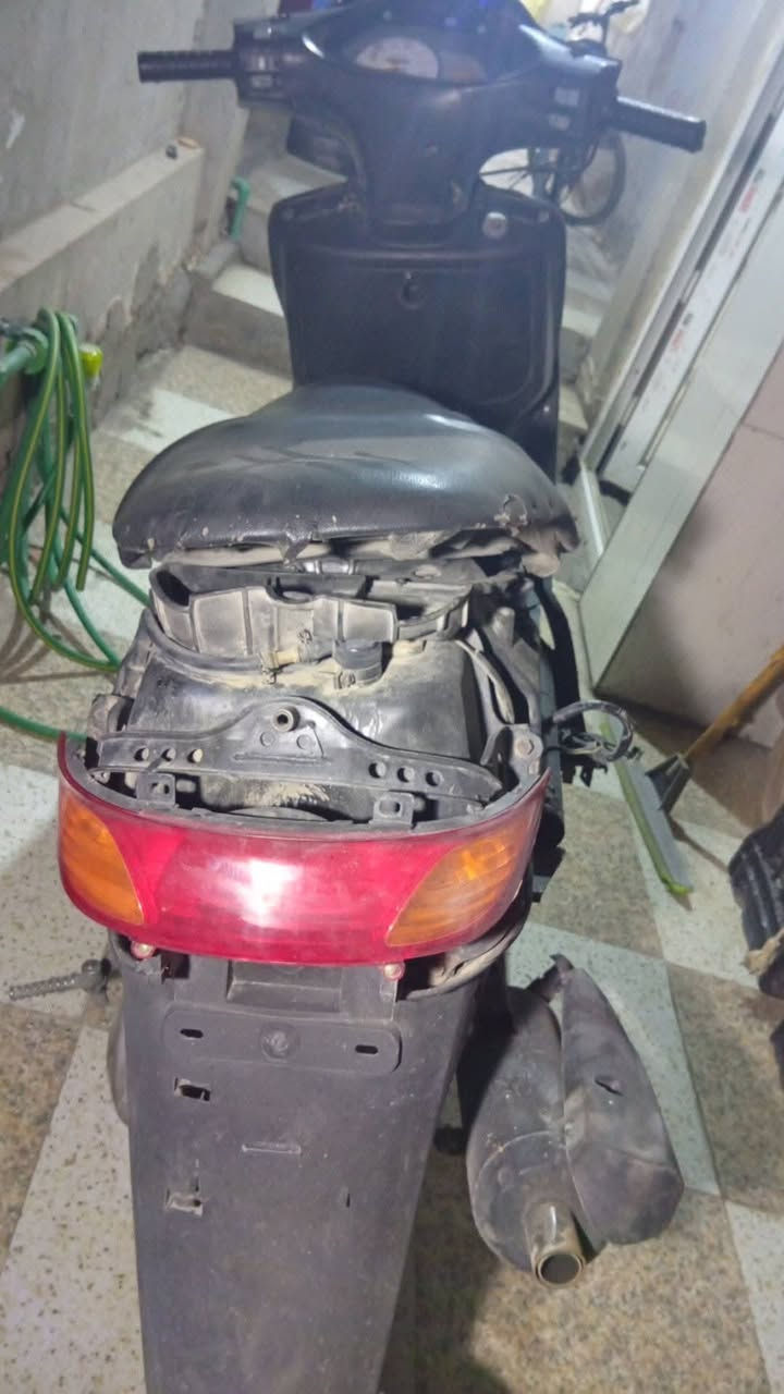 سلام عليكم فراشه للبيع الدراجه شغاله معدل كهربايات كله شغاله صولنصه FR الدراجه خير من الله سعر 250وبي مجال الدراجه شرط الفحص الدراجه ما مغسوله


**إذا كنت صاحب هذا الإعلان وتريد حذفه لأي سبب، رجاءا أرسل رسالة إلى الدعم الفني**