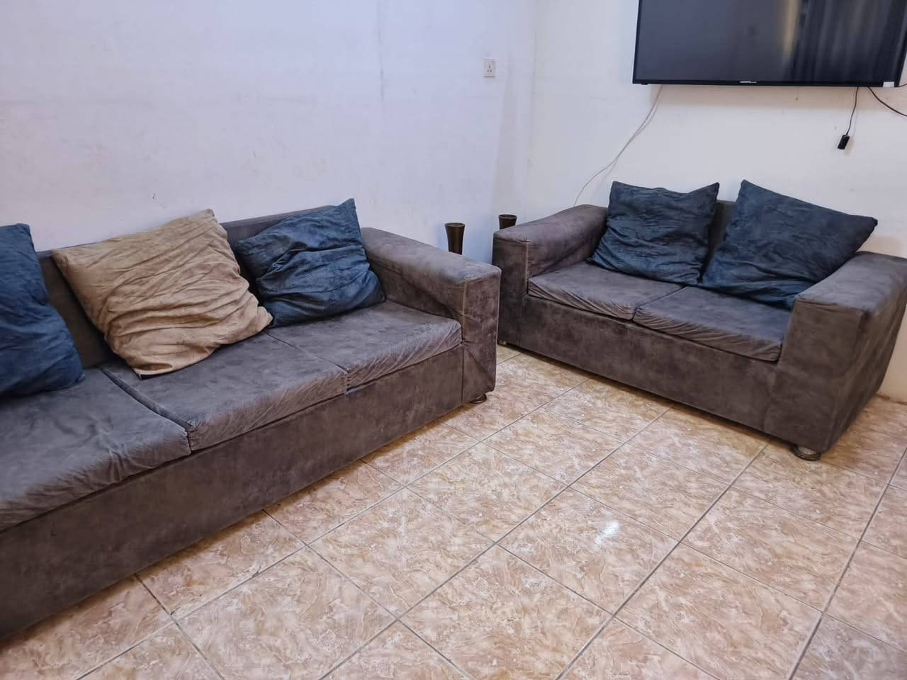 تخم قنفات مع طبلة وسطية والبردات بسعر 250 وبيه مجال
وحدة من القنفات رجلها مخلوعة ومالحكنا نبدل اقدام القنفات لان دنشيل
العنوان الامين رقم التواصل 
***********
بيه واتساب
