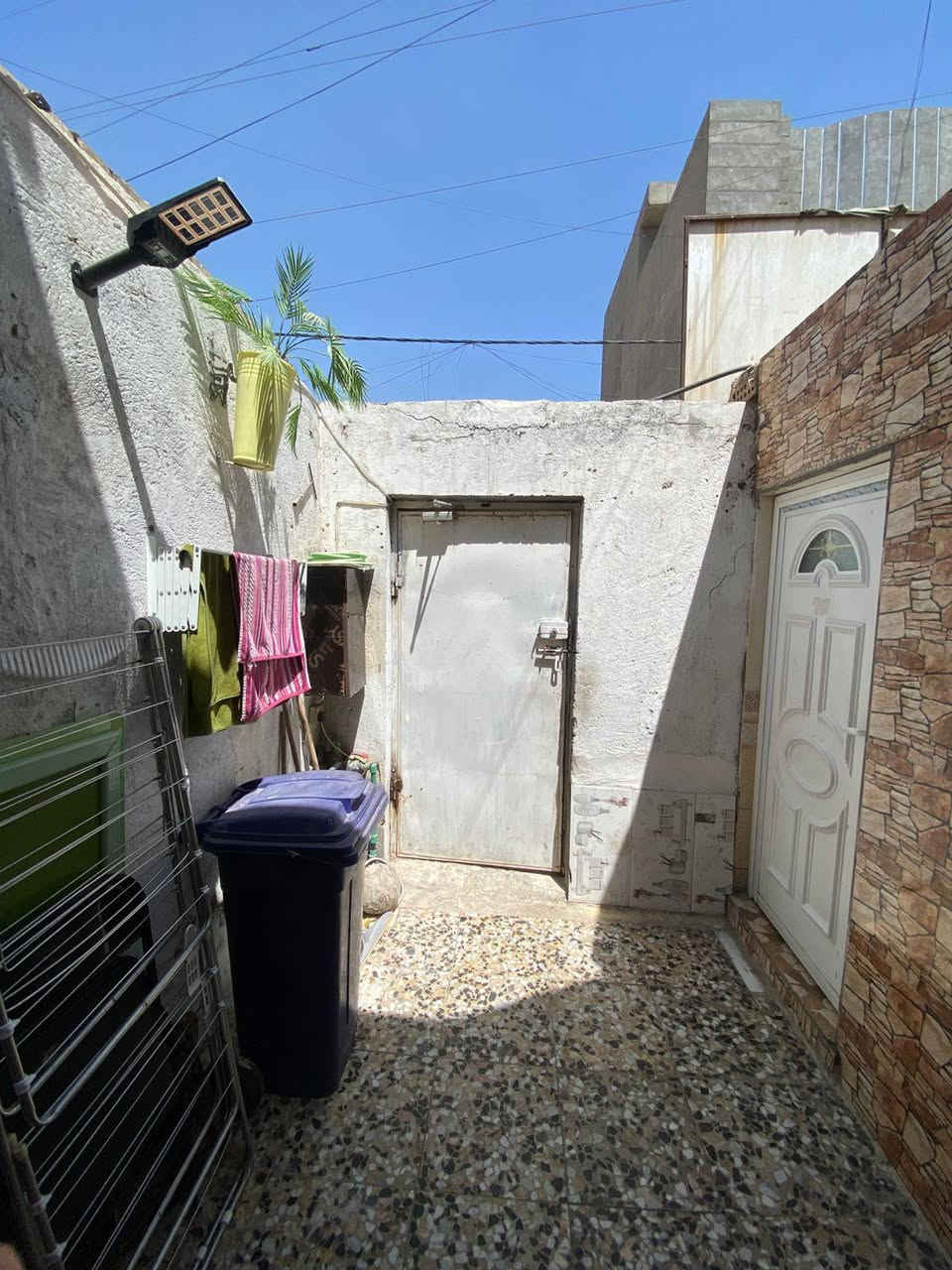 نصف قطعة شرك طابق ونص عكاده 
شارع الفلاح قطاع ٤٨ خلف الملجأ بالفرع القصير السعر ٨٧ موبايل *********** بغداد, العراق
