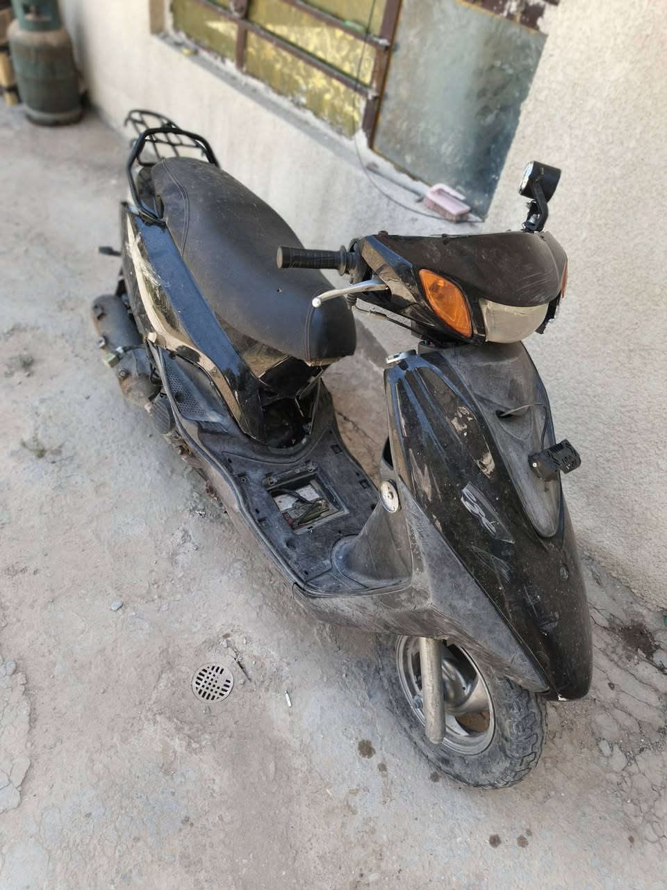 سلام عليكم دراجه بريز للبيع سبب الحادث وبس كفرات الدراجه شغاله سعرهة ٣٠٠ مكاني المدينه وتواصل ***********

