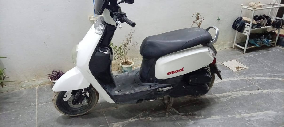 سلام عليكم من رخصة الادمن 
دراجه بوليس موديل 2014 رمبه دراجه كله شغاله نكره 
السعر مليون 100وبيه مجال 
***********
