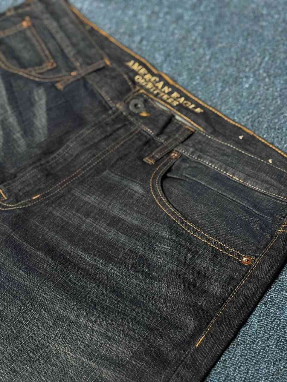 AMERICAN EAGLE 
جينز ماركة امريكان ايكل 
لون ازرق داكن مائل للسواد
خامة قطن 100% 
قالب مستقيم 
مريح عملي للاستخدام اليومي 
خيوط بلون نحاسي تبرز جمالية الجيوب 
لون عملي يسهل تنسيقه مع جميع الملابس 
بلد الصنع : الصين 
القياس : 40 
عرض الكمر : 51 سم 
الطول : 109 سم 
عرض الحجل : 22 سم
السعر : 45 الف 
توصيل مجاني داخل بغداد وباقي محافظات العراق 🚚


**إذا كنت صاحب هذا الإعلان وتريد حذفه لأي سبب، رجاءا أرسل رسالة إلى الدعم الفني**