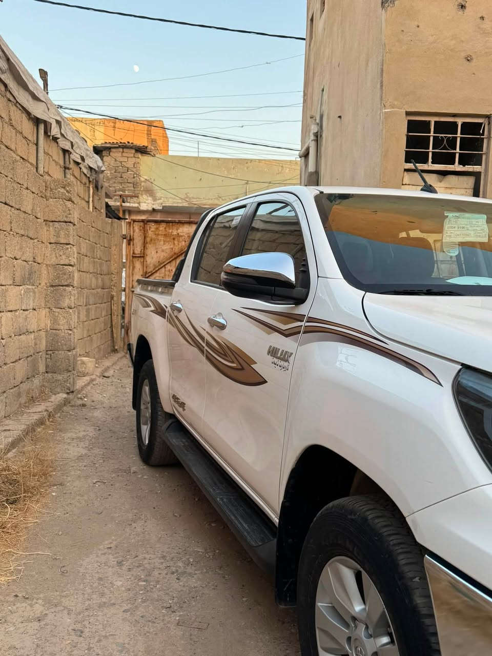 هايلوكس فورويل 2018
فول مواصفات كير اوتماتيك 
قطعتين تبريد 
السياره نضيفه حيل وتخم تايات جديده
وماناقصها اي شي ماشيه ١٧٦ الف 
رقمها دهوك الجديد الدولي سنويه جديده 
السياره كفاله عامه ما عدا
بارد ماكن واحد ورصعه بل باب مال البودي
والبقيه كفاله عامه 
السعر 250 وبي مجال 
اتصال او مراسله 
***********
