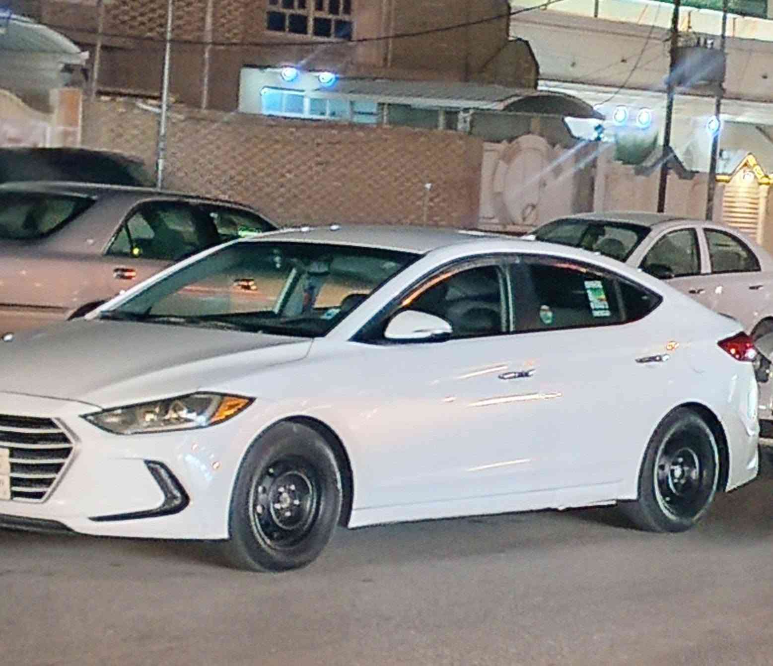 سلام عليكم النترا 17 امريكي رقم اربيل الماني   مكينة 2.0 بيها جاملع  امامي مبدل وربع من بنيد حادثه من امريكه صوب ايمن مكاني نجف للبيع او المراوس السعر 118 وبيها مجال
للاستفسار***********
