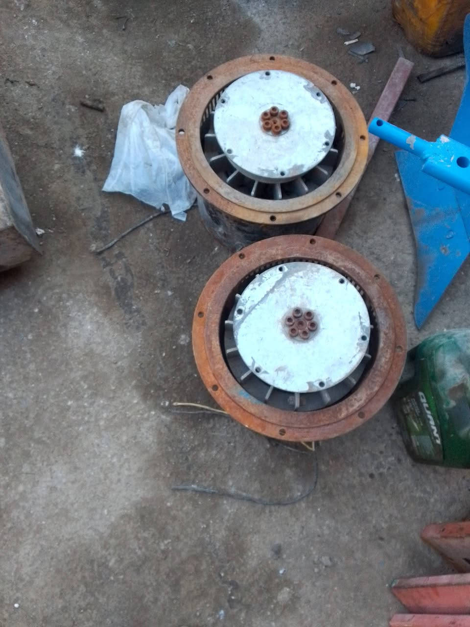 السلام عليكم مولد كابوته ياباني 15 كيفي لحيم وتوليد ومولد ميسي بوشي 7 كيفي ومولد ليستر بتر 13 كيفي  مع رؤس توليد 6 كيفي مع محركات 3 و2 بستم العنوان الصويره للاستفسار الاتصال على الارقام  ***********و ***********
