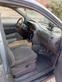 السياره للبيع سعرها اربع ملايين وهذا رقمي  07709473787