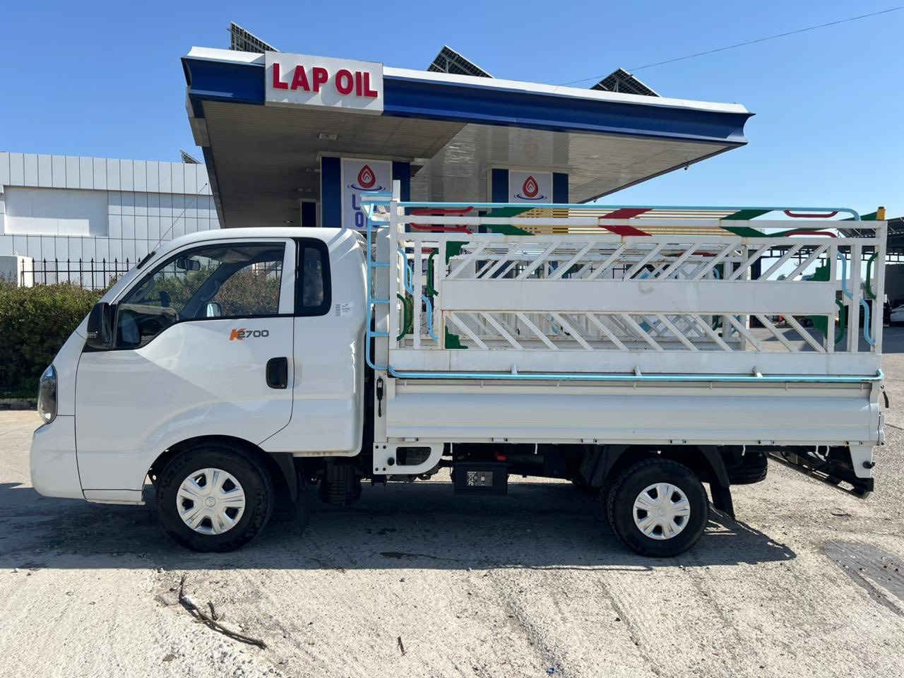 السلام عليكم ورحمة الله وبركاته 
Kia bongo حمل للبيع 
موديل 2025
ماشي 12000 الف
حجم محرك 2700 المرغوب
شاشه  ايباد و كامره خلفي
نضام بريك ABS
السياره كلش نظيف و مابي شي 
مكان السياره اربيل
رقم اربيل و دينار مصرف مابي  
السعر 175$ بي مجال
*********** واتساب
