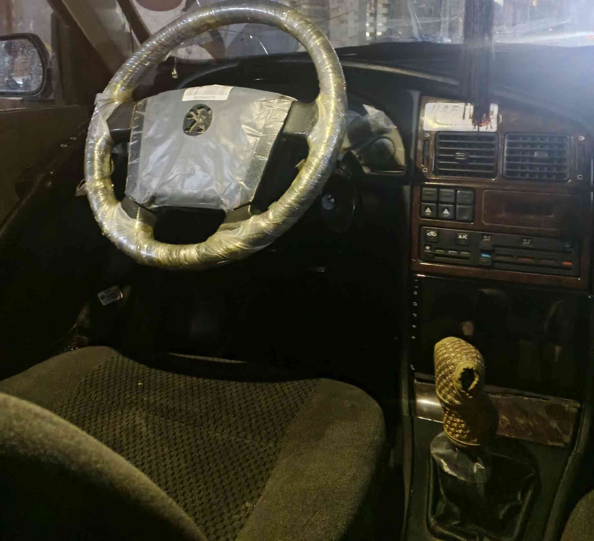 السلام عليكم
بيجو بارص مديل 2015 هزة وسنوية جديدة مصارلهة شهر من هزيتهة  السيارة بسمي تحويل مباشر. مصفرة هيئة وغرامات. حاليا رقم انكليزي السيارة كاملة    المكينة  مجفتة  جديد صار شهر  خير من الله  

الكشر بيهة قطعة وحدة صبغ الجاملغ الخلفي كد شبرين السيارة احلة من الصور كشرتهة    نقصهة بوربر  امامي  ودرايم شفت غير هاذة ماكو   عنواني بغداد الشعب.  الاتصال ***********
السعر 48.   وبيهة مجال
