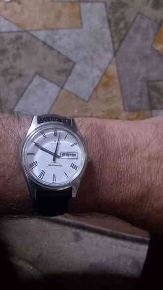 السلام عليكم..فاكترون سويسري اوتو..قطر 38..ارقام لاتينية..منفذ يومي وشهري..نظافه تامه ..الدكمه طكتين.. السعر 110 ألف..واتس *********** .
