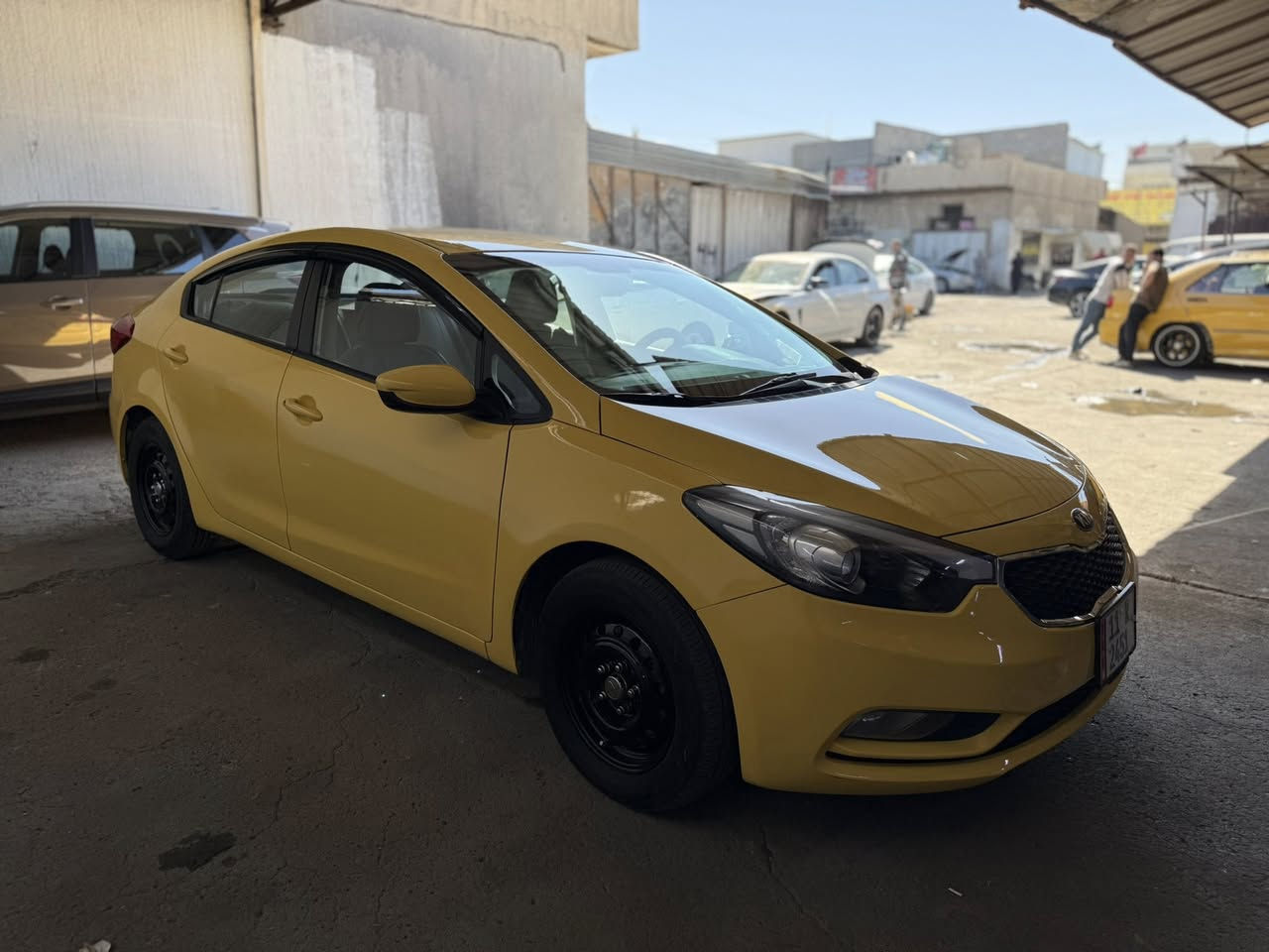 السلام عليكم كيا سيراتو 2014 مصفره من كل شي ماعليها ولا ربع بأسمي تحويل ثاني يوم حادثها بنيد وجاملغ مكينه ١.٨ حجمها صدر جديد مابي اي نقص تخم تاير جديد سعرها 98$ وبيها مجال حك الجيه عنوانها بغداد البياع 
***********
