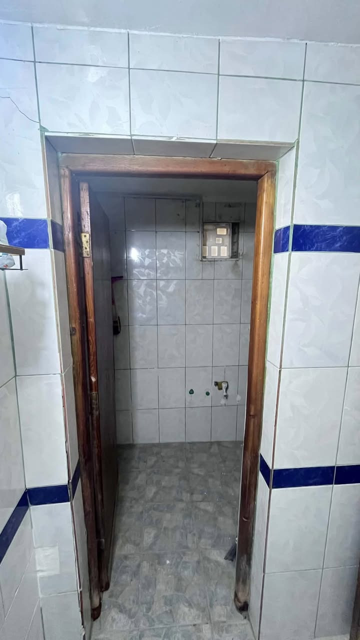 السلام عليكم بيت مساحته 250م بالصوب الصغير قرب مدرسة المصطفى  يحتوي على غرفتين وصاله ومدخل ومطبخ وصحيات داخليه وخارجيه مطلوب مبادره 60 يحتولن ع المشتري التسديد الشهري 300 ويداور بسمك البيت نضيف البناء طابوك اصفر السقف عكاده مع وجود رباطات ارضيه وسقفيه يرهم تدفع مبلغ 60 او اكثر والباقي اقصاد السعر والاستفسار الاتصال ع *********** او مراسلة الصفحه

