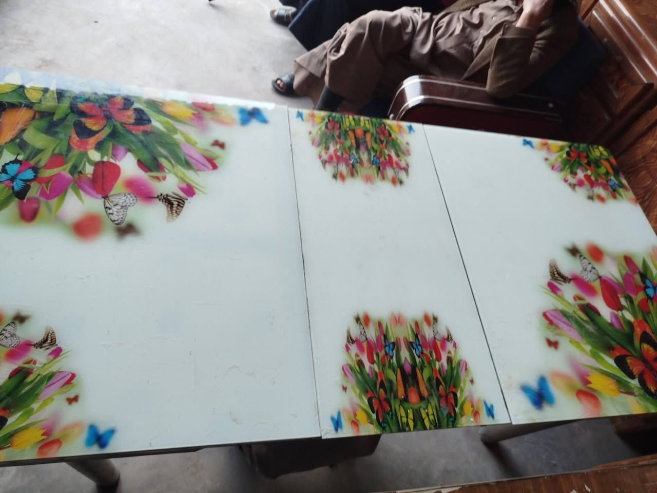 للبيع ميوزة طعام  الجوزي اربع كراسي ويا البقية بدون كراسي مستعملات نضاف مرتبات متوفر كاونترات وسنكات وغرف نوم وكناتير واشتري واراوس شعندك راسلني 
العنوان: بلدروز مقابيل مدرسة الثقافة مجاور انفنتي مول 
للاستفسار: ***********/***********
