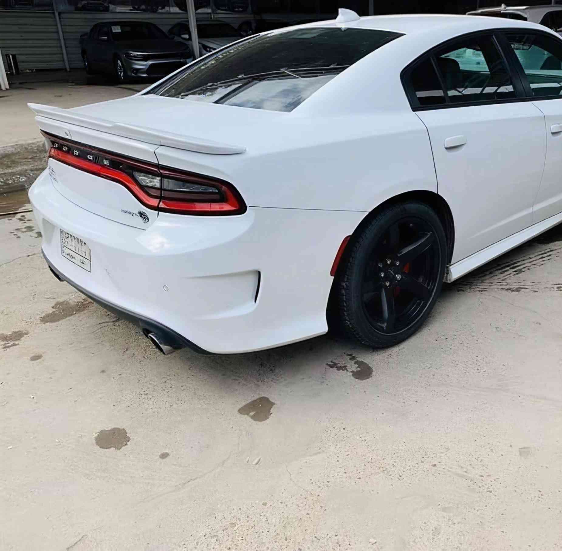 جارجر2017 من امریکا
صار حادث بل عراق ضرر جاملغ و باب سایق امبدل بیلادي نفس لون جاملغ خلفي صبخ بدون دواخل بدون ایرباك جم کبس بیلادي ماشي ٦٢ الف ميل سيارة نضيفة ممتعوب صدر حدادي سيارة كامل مابي نقص تخم تایر جدید مواصفات سلايد فتحة كامرة شاشة جبيرة بيلادی کشنات حضن مخمل اسود 
گیر شفت استیرن سستم صوت سماعة الباين 
ويالة اسود لماع بیلادي کشنات سکن سایق هیتر رقم شمالي سلیمانية 
لون ابيض ثلجي شرط تحويل غرامة ثاني يوم
السعر ١١٠ 
رقم تواصل ***********
ما اتواجد فيس هواي
