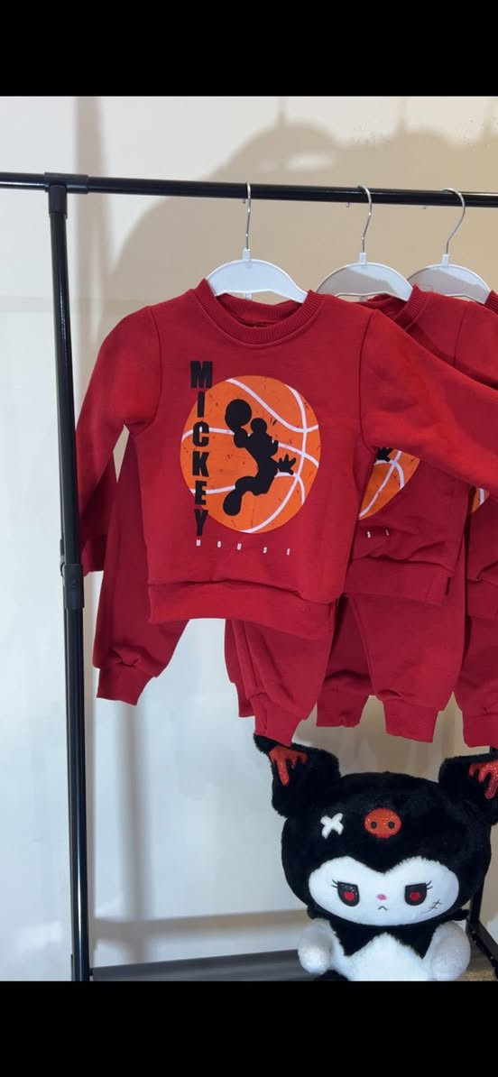 التراكات ب11 القطعه
الجرابات الصغار الزوج 1250 
للكبار 2000 للحجز ***********يوجد توصيل
