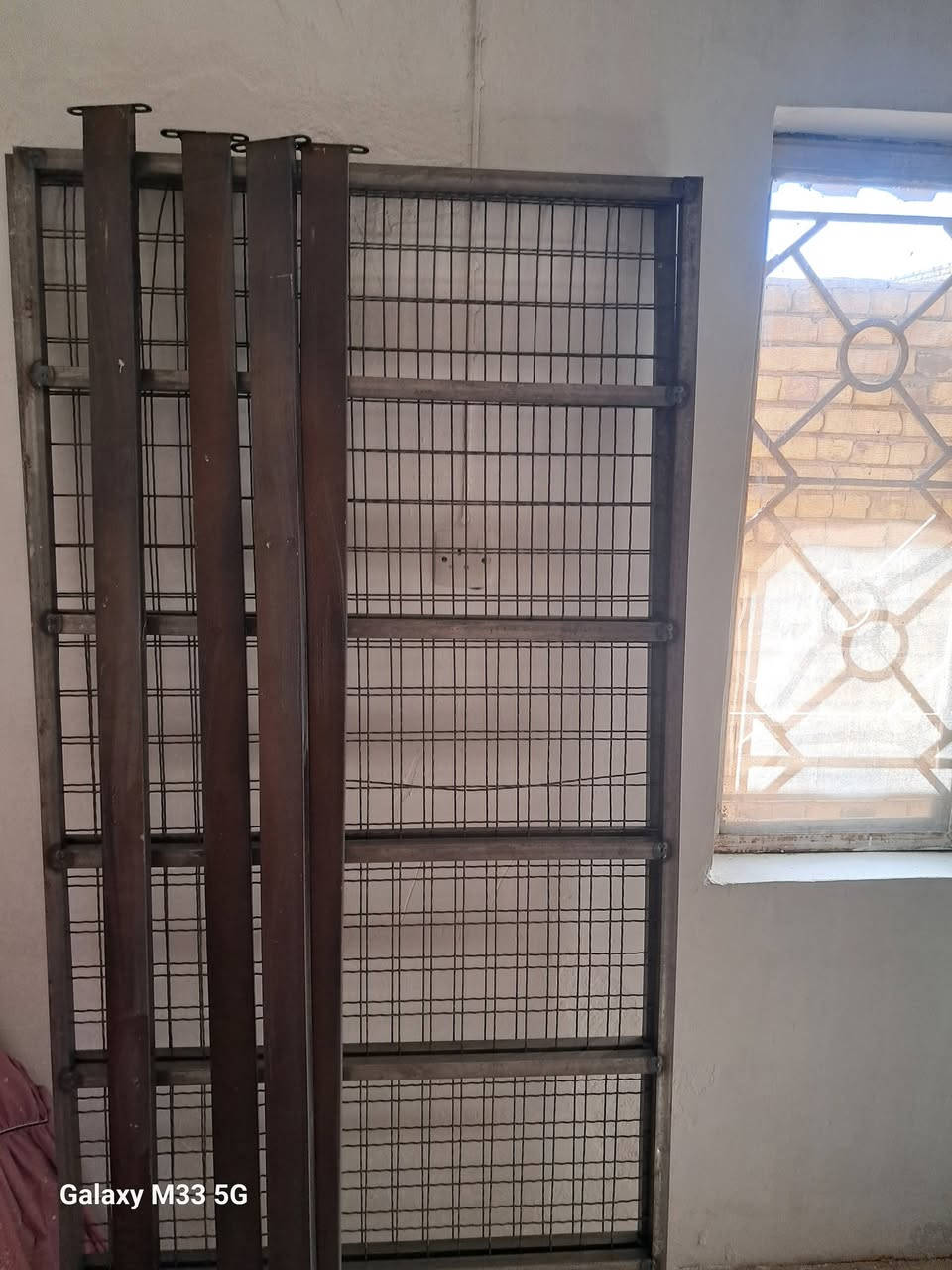 سرير عدد 2 نفر واحد نظيف وجديد ت ***********
