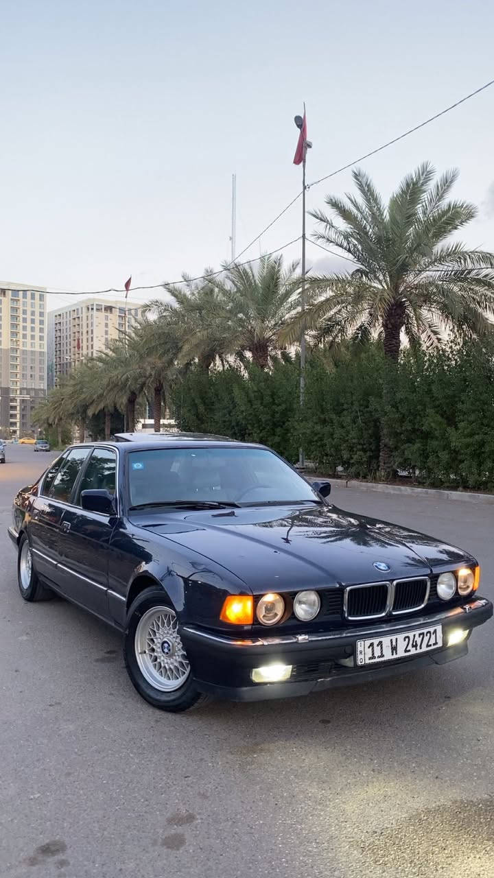 للبيع Bmw730 
سياره ٨ سلندر اصل 
موديل ٩٣ رقم بغداد الانكليزي باسمي تحويل مباشر سنويه لل٣١
مكينه كير ١٠٠/١٠٠
حداديه جديده 
تبريد شغال ثلج ويه السويج 
موصفات 
دبل ايرباك كمبيوتر دبل جكمجه 
سلايد رووف طكتين 
داخل جلد كارتير كهرباء رصاصي جديد
بطاين رصاصي صاج ملكي 
حساسي امامي خلفي 
برده خلفيه كهرباء 
بردات جانبيه رئاسي 
زراك امامي 
ويل خليه وتخم تاير جديد 
سياره جديده بمعنى الكلمه عليها ادامه كامله بدون اي نقص كلش قويه وناعمه 
مصبوغه حزام للجماليه مكفوله من الضربه والخايس 
السعر ٧٣$
مكاني السيديه حي الاعلام 
للاستفسار الاتصال على الرقم ***********
