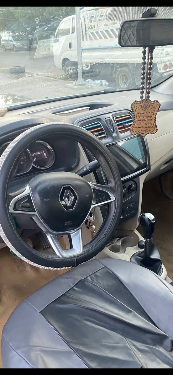 نوع السيارة: رينو سمبل
موديل :٢٠١٩
رقم : بغداد 
سنويه لسنه :٢٠٢٩
مكفولة من صبغ وعطل كير ومكينة 
دوشمه جديدة سياره كاملة مابيه اي نقص
***********
