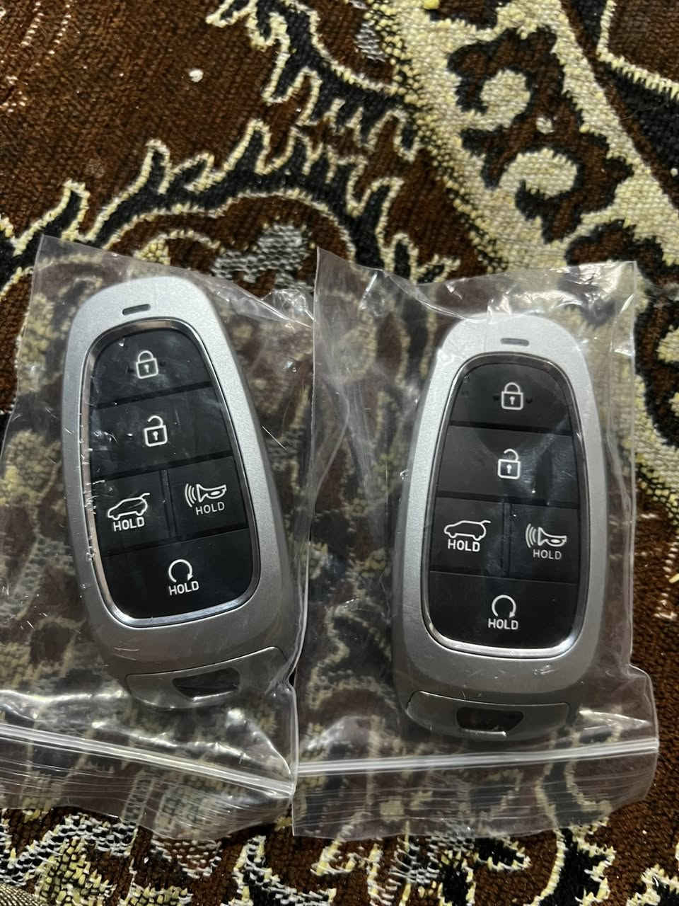 بصمات عدد2 هونداي تكسون سنتافي موديل حديث
سعرهم 2 اب40الف جديدات 
***********
