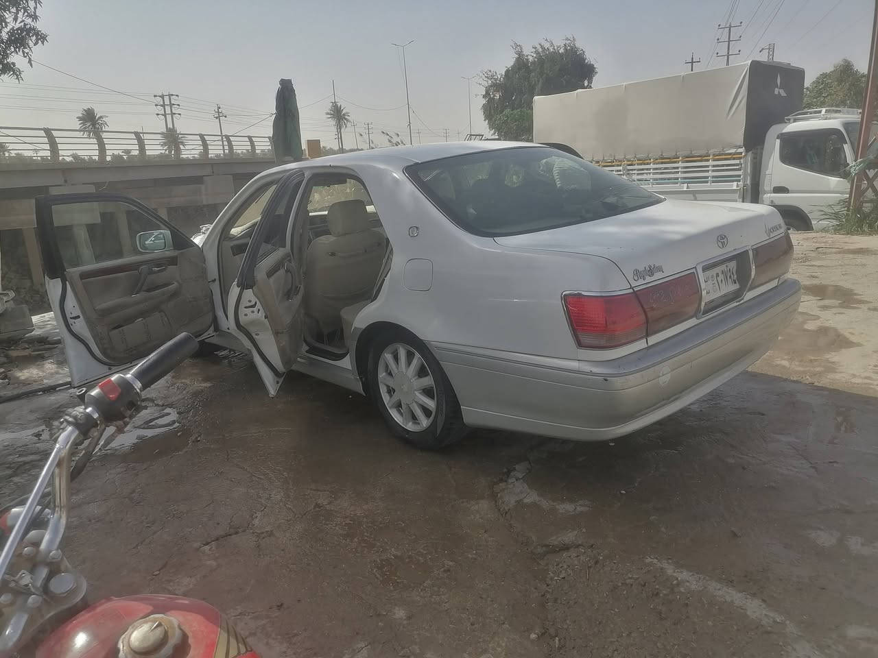 السلام عليكم ملكه جديده مكينه وكير ويل نجمه دكمتين بيهه رقم اصولي وسنويه السياره اصوليه بس ابيع واقع حال كلشي ماعليه ماعده السرقه والطلب السعر 50$   الاتصال***********
