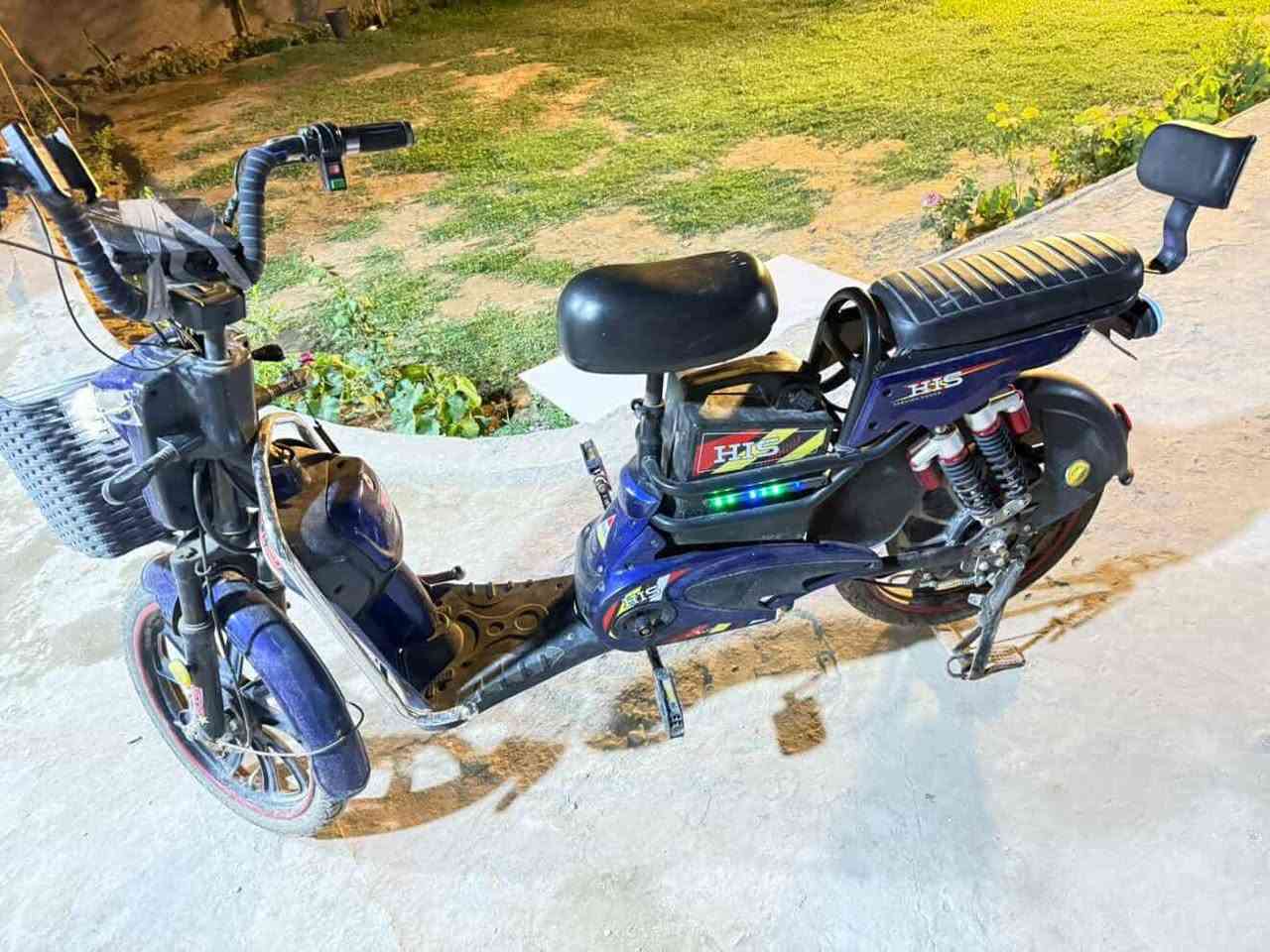 السلام عليكم 
بايسكل شحن 5 بطاريات مبدل عقل جديد وياه مفتاح واحد كهربائيات شغاله كلها 
سعر 425 شراي يتفضل خاص


**إذا كنت صاحب هذا الإعلان وتريد حذفه لأي سبب، رجاءا أرسل رسالة إلى الدعم الفني**