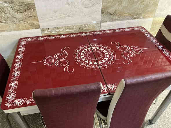 للبيع – ميز طعام سلايد (يتكبر ويتصغر) مع 6 كراسي

•نظيف جداً ومستخدم استخدام خفيف
•ميز طعام سلايد يتحرك بسهولة ويوسّع حسب الحاجة
•سطح زجاج حراري قوي بلون أحمر جميل مع نقوش ثابتة
•6 كراسي مريحة، الجلد نظيف وما بيه تمزّق
 • مناسب للعوائل
 • السلايد يعمل بسلاسة
 • ثابت وقوي وما يتحرك
 • التصميم أنيق ويضيف جمالية للمكان

سبب البيع: تغيير أثاث فقط
السعر:200

الموقع:حله/حي الزهراء 
التواصل:***********
