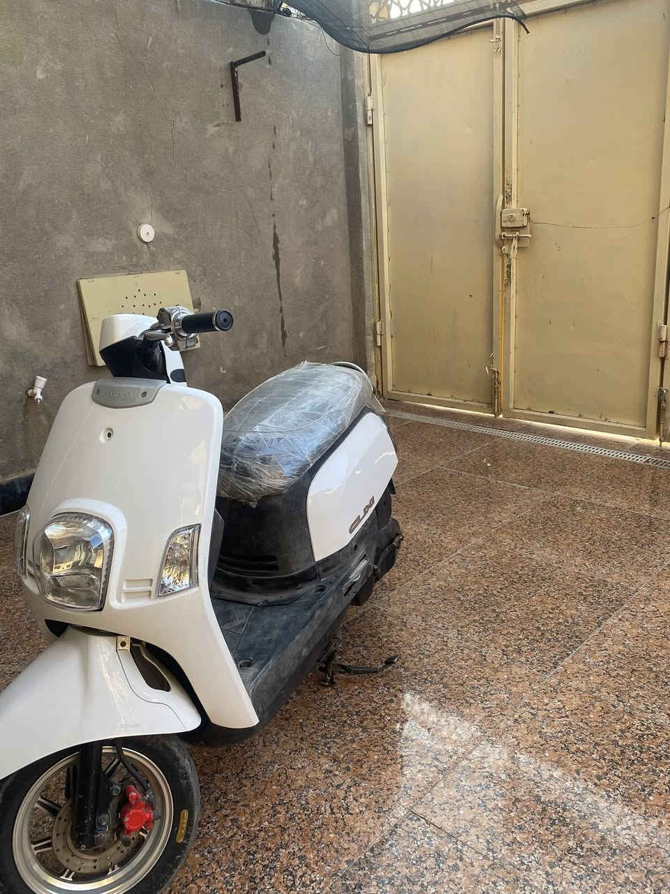 السلام عليكم بوليسي  ويل نجمه دراجه مفتوحه مره وحده شلعه ومعدل ونعومه السعر 650 
***********
