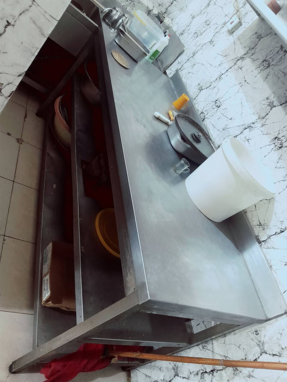 اغراض للبيع
مجمدة شغاله ماطور وغاز شركة عدد 1
ميز ستيل عدد 1
كرل عدد 1
عارضة مقبلات عدد 1
ميز جاي مع الملحقات عدد 1


**إذا كنت صاحب هذا الإعلان وتريد حذفه لأي سبب، رجاءا أرسل رسالة إلى الدعم الفني**