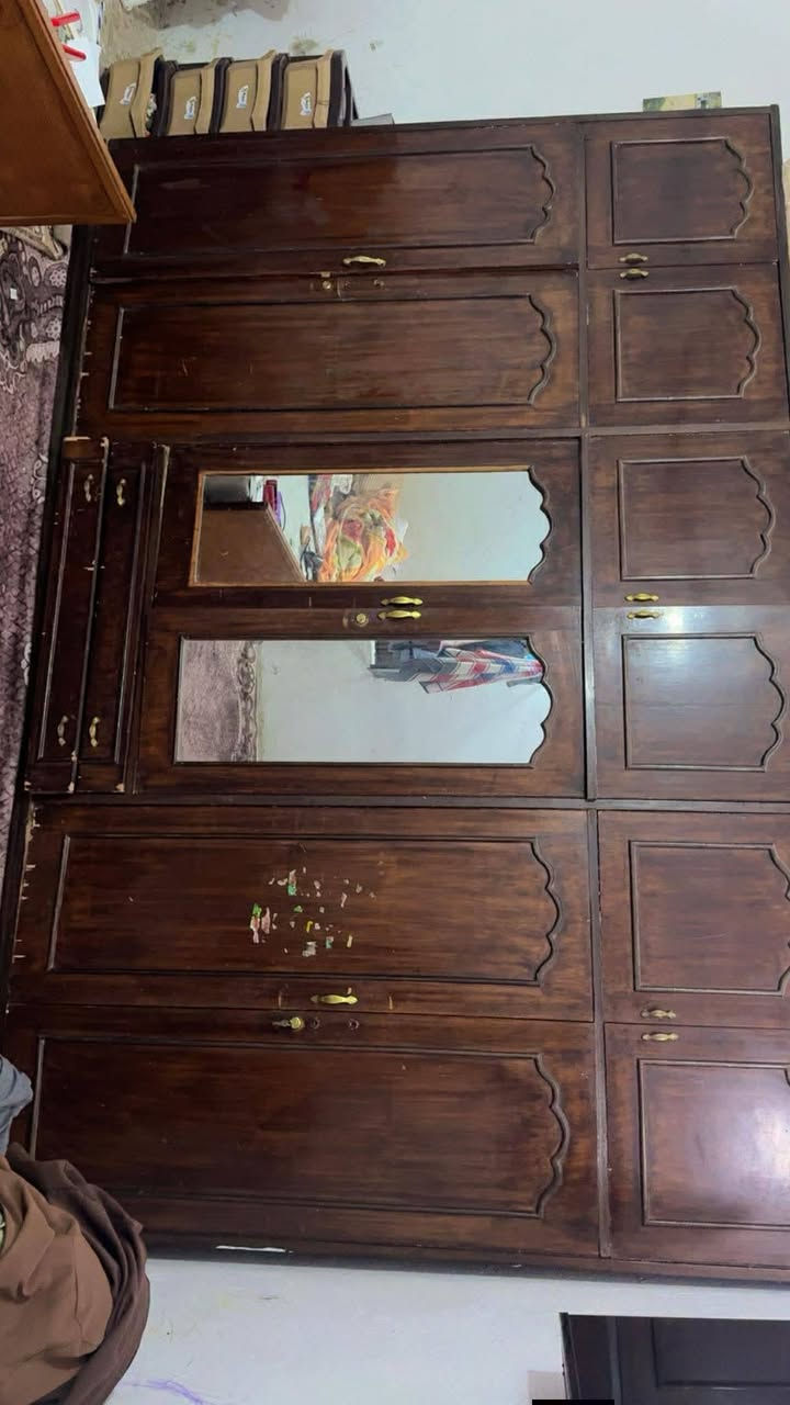 كنتور 6 باب ابو المريا 250
التخت صاج عراقي 100 
جزامة 40 
ميز بلازما 45 
تخم 85 
سرير طفل 40 
عنواني زعفرانية يمي توصيل بكروة 
رقم الحجز ***********
