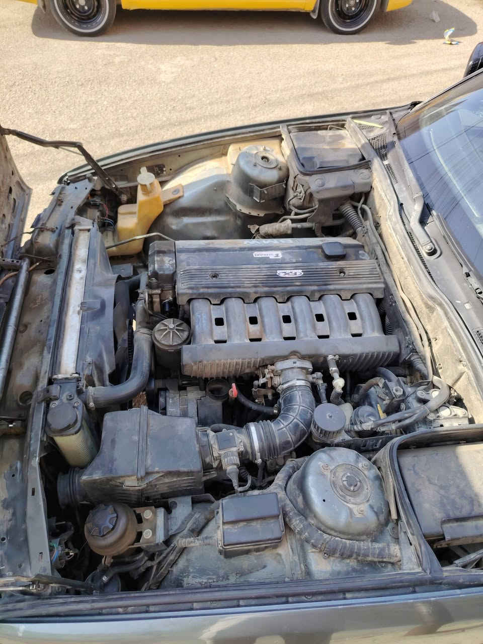 السلام عليكم
Bwm للبيع 520 

موديل 1991 لون رصاصي فيراني 

بدون حادث  

رقم نينوى كابون بانزين بيها

سنوية لل2028  

تحويل مباشر 

محرك كبس عادي 
سلايت شغال

كير عادي بدون تبريد 

السعر 40 وبيها مجال 

للتواصل  ***********
