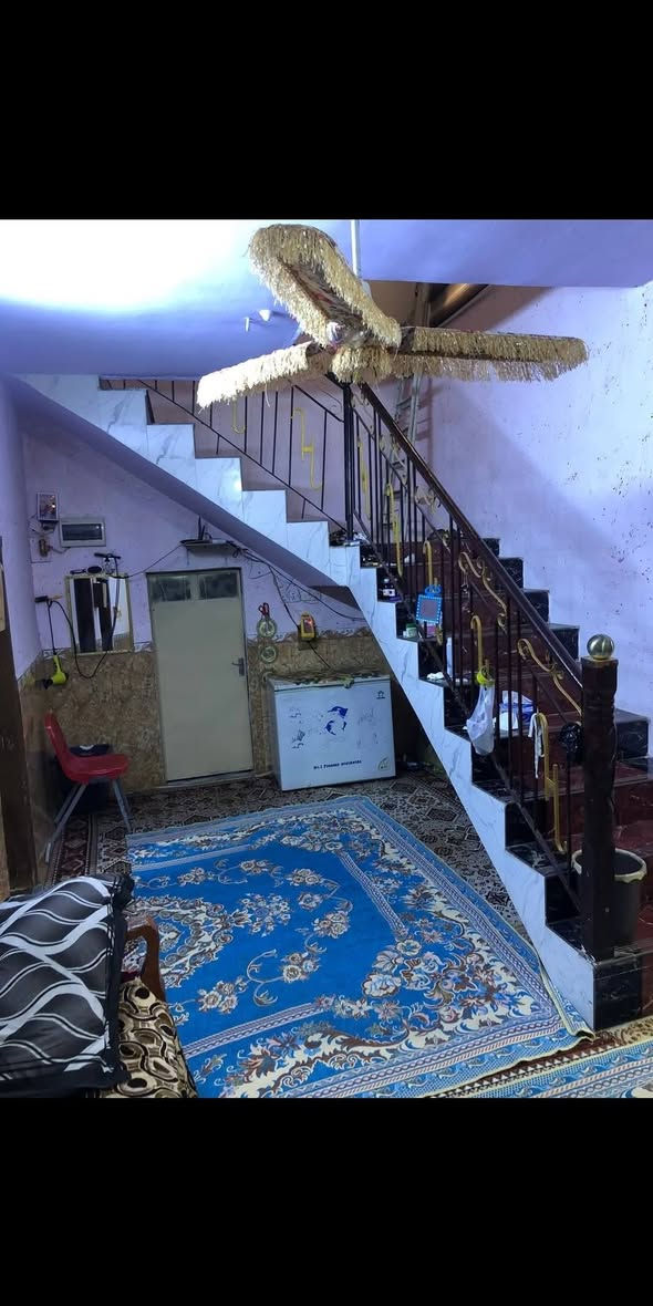 السلام عليكم مشتمل للبيع طابوا صرف سند مساحة 125 يقع قرب دائر رعاية النساء التفاصيل: 
ويحتوي على غرفتين نوم 
و يحتوي على أستقبال 
ويحتوي على مطبخ
 ويحتوي على مناور 2 
ويتحوي على خدمات كامله مثل الماء والكهرباء والمجاري 
والتبليط والبيت يقع ركن 
بس جيب غراضك وهاهيه ماتحتار من اي شي  للأستفسار الاتصال على الرقم التالي ***********
