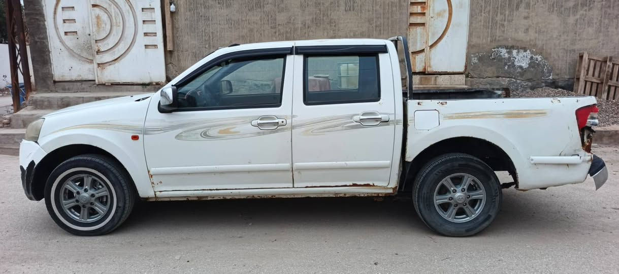 سلام عليكم
بيكم كريت ويل موديل 2013 قادسية 
مكينة وكير وحدادية خير من الله 
مكفولة من الضربة القوية الشاصي واللغود مكفولات 
السيارة تحتاج بس بدي لأن بديه تعبان والباقي شوف العين ومثل ما موضح بصور 
السيارة فقط وكالة من المالك لأن مطلوبة للمصرف و استقطاع من الكفلاء اني اتعهد من السرقة و كالة من المالك فقط 
للتواصل ***********
السعر 33
الخاص مغلق
