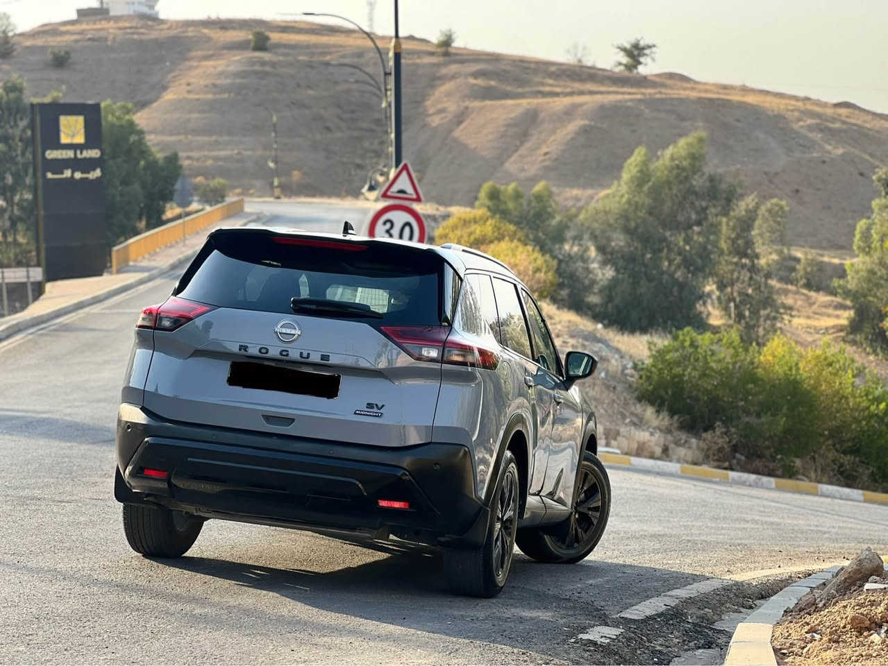 سلام عليكم 
نيسان  روگ
‏‎موديل:2023
‏‎ره نگ: سمنتي 
‏‎مواصفات:SV ,,,MIDNICHT
‏‎سه قف پانوراما 
‏‎سه قف و شان ره ش بلادي 
‏‎گوشين جلدو كاره بايي 
‏‎به سمه و شخال 
‏‎ئوتو هولد
‏‎سوكان فوليوم
‏‎گوشين هيتر 
‏‎سوكان هيتر
‏‎ته بريد مه ركه زي 
‏‎ته حديد سورحه 
‏‎خه تي جاده 
‏‎پيش و پشت رادار 
‏‎شاشه گه وره 
‏‎گير له سوكان. 
‏‎3 مود : ئيكو .نورمال. سپورت
‏‎بريك به سمه كاره بايي
‏‎گير ماوس
‏‎ده رگا به سمه 
‏‎سندوق شه فت كاره باي
‏‎كاميره و حساس 
‏‎هيج ئيرباگي نه ته قيوه هه موو ئيرباگي بيلاديه. به شه رت 
‏‎رادار به ردي گزوز به شه رت  
‏‎هيج گلوب ناو گيج بينيه. هه موو شتي بيلاديه  
‏‎زور كه م به نزين ده خوا 
‏‎سبوخ : ده رگاي پشته وه لاي سايق دوو سي بست  بوياغه 
‏‎جاملخي پيشه وه لاي سكن بيلاد گوراوه بي بوياخ 
‏‎به شه رتي ئه وه ي هيج هيج ئيرباگي نه ته قيبي هه موي بيلاديه  
‎تابلي خاوينه. ره قه م هه ولير به ناوي خومه هه موو شتي نويه 
‏‎تكايه تكايه بي كومينتي ناشرين    بو زانياري زياتر په يوه ندي بكه *********** واتسئاب فايبه ر هه مووي له سه ره أربيل, العراق
