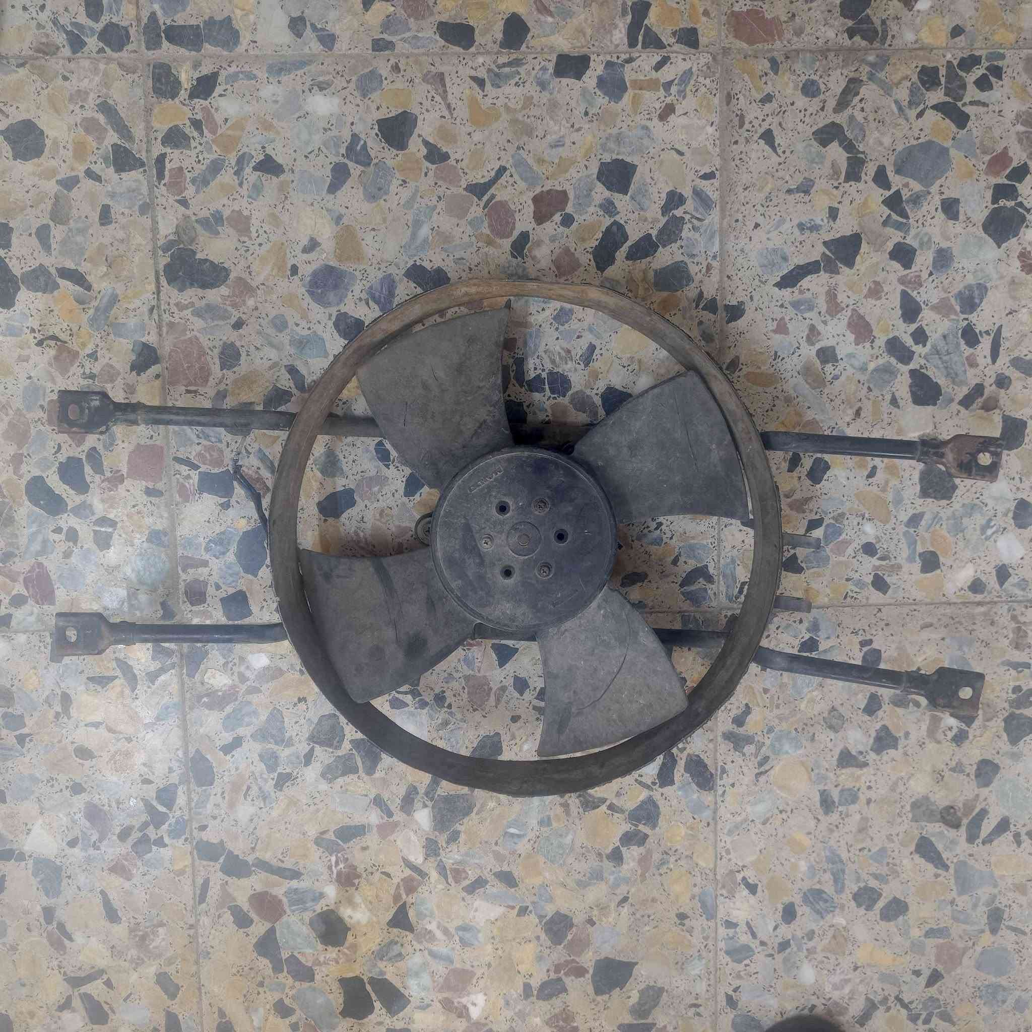 مروحه نيسان ناصيه يورفان بلاديه السعر ٣٠الف وبيها مجال الاتصال على الرقم***********
