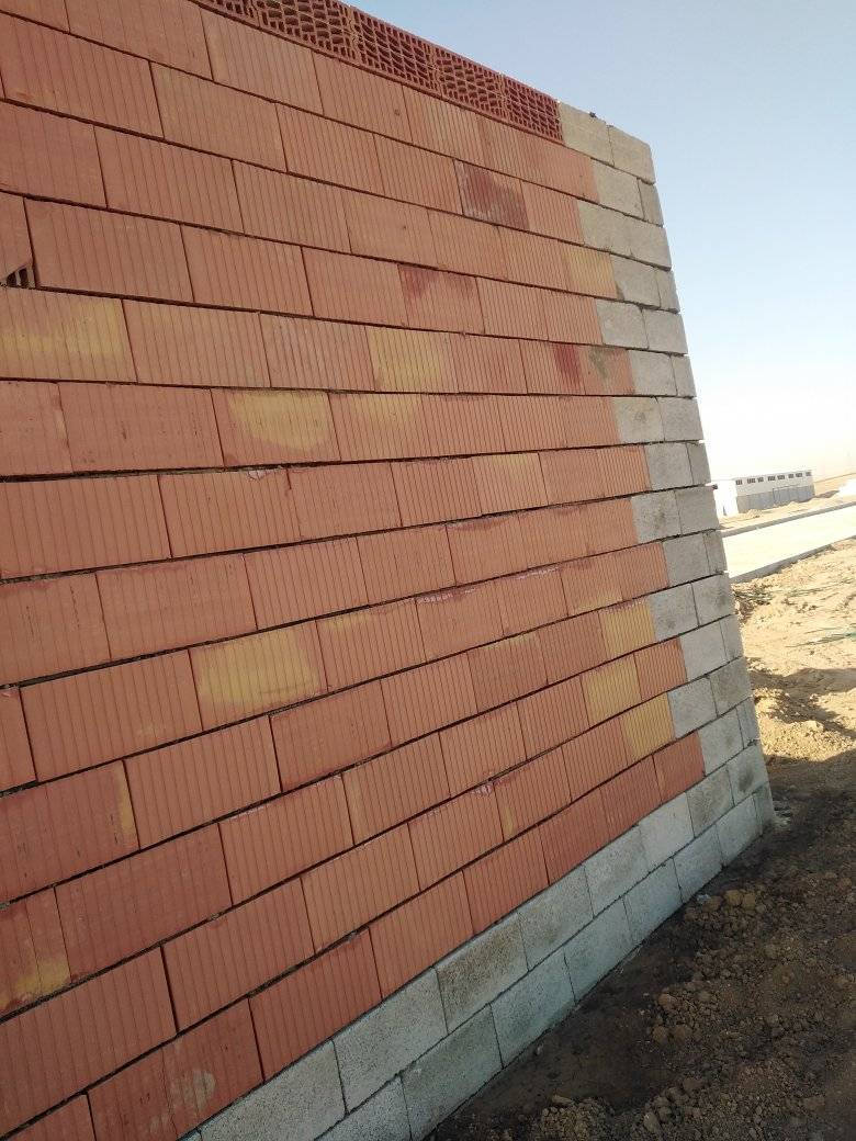 السلام عليكم اخواني إني بناء مال بلوك اللي يريد اشتغلوا باليوميه تريد بالالف وهذا رقمي موجود بالموصل) ***********) -( ***********
