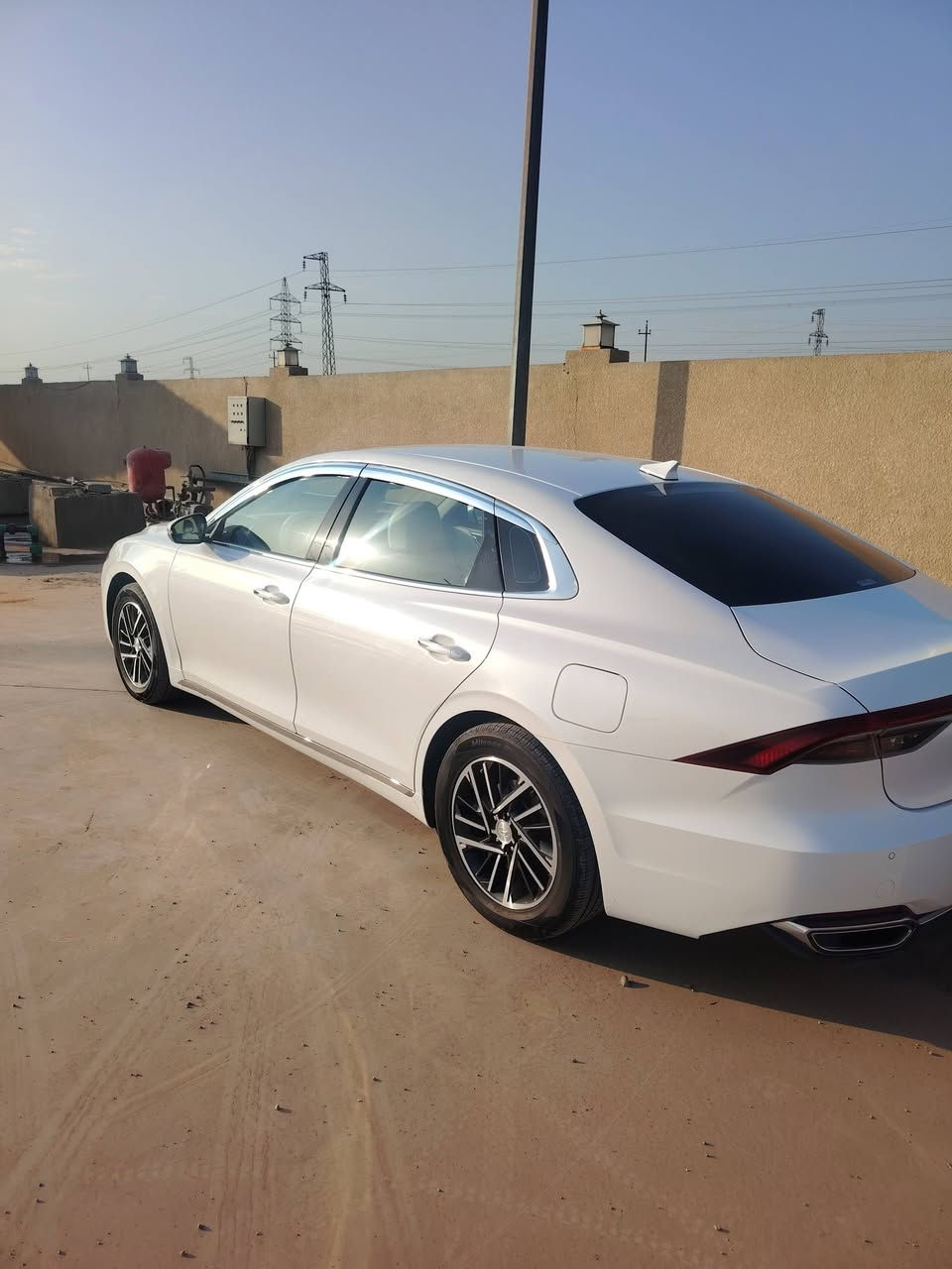 السلام عليكم ازيره مديل ٢٣ بيه رش باب والباقي مكفوله تخم تاير ماشيه ٥٧ الف حقيقي مرقمه واسط مميز بسمي  *********** مكان السياره الكوت مركز مدينه
