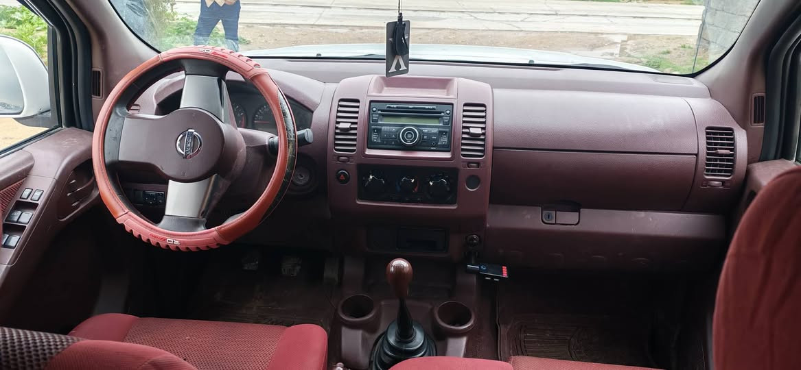 نيسان نيفارا موديل 2009 كير عادي رقم دهوك باسمي بيه شوية صبغ بين باب السائق والجاملغ  وشوية برأس الجاملغات الأمامية سعره 90 وبيه مجال للشراي غير متواجد عالفيس مكاني قضاء الحمدانية خابر وتدلل ***********
