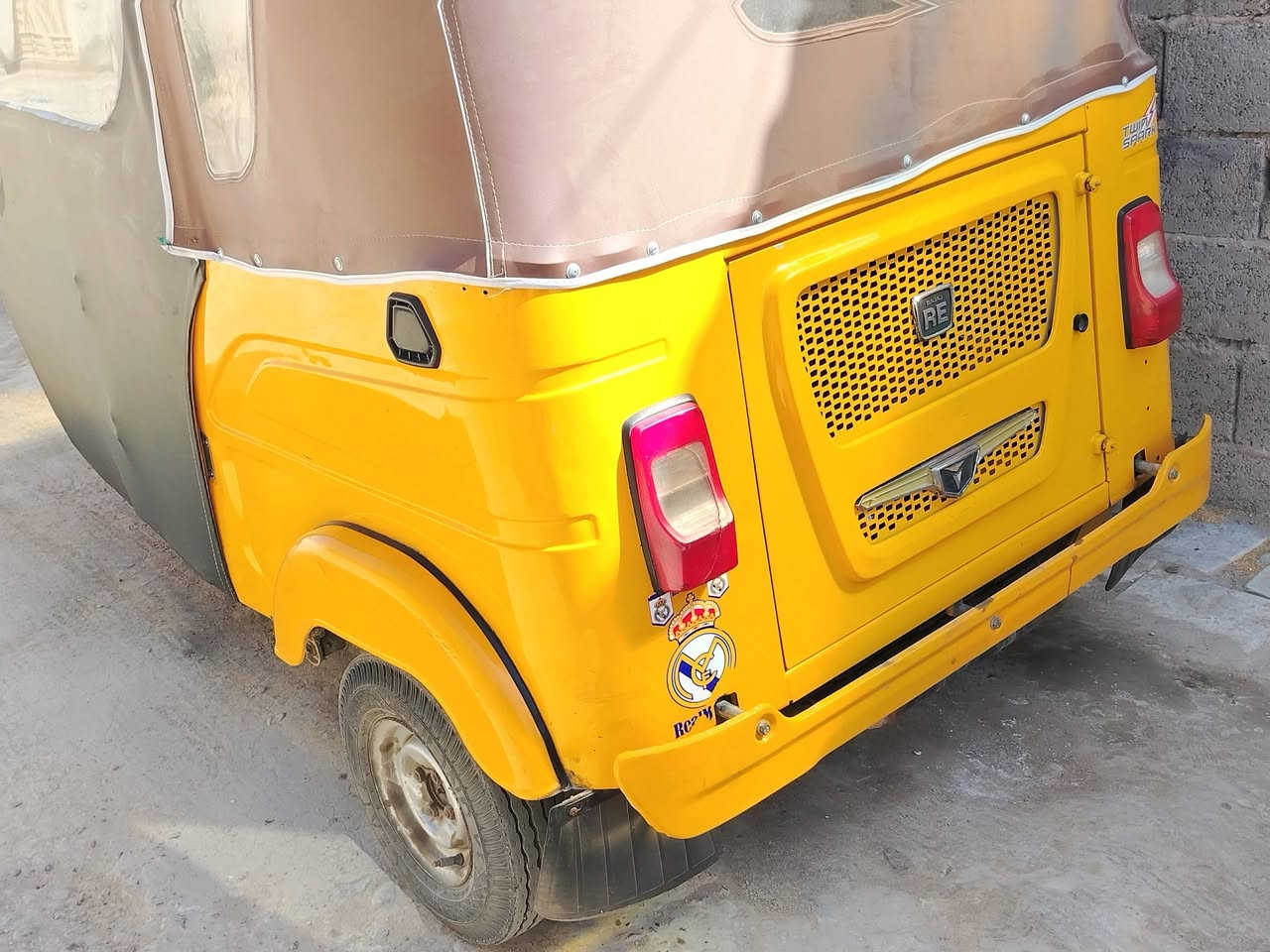 السلام عليكم تكتك باجاج للبيع 2022/11/1 أوراق مكفولة من الصبغ والضربة كدامك المكينة خير من الله مكان بغداد حي العامل السعر 83000 وبيهة مجال قليل مامتواجد ع فيس ***********
