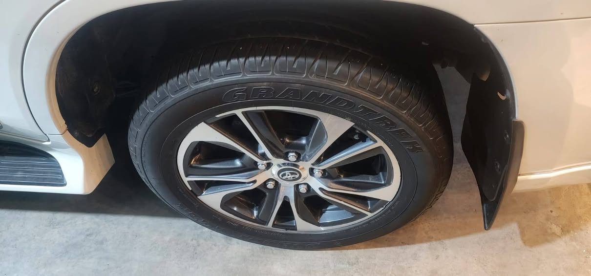 سياره لاندكروز بريم بحرينيه داخل المركبه قرميدي بغداد موديل 2020ماشيه ٧٤كيلو متر ابيض سبير مانازل بغداد  جديده كفاله عامه من الصبق السعر ٥٥$ للاتصال مروس او بيع حسب قناعه ورى***********و***********
